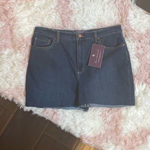 NWT Gloria Vanderbilt Amanda Cut Off Shorts womens Size 12